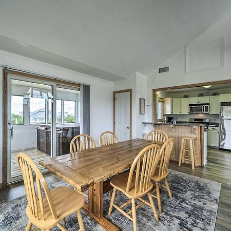 Avon Home On The Channel With Hot Tub And Deck! Eksteriør bilde